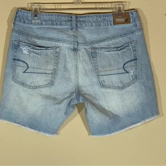 American Eagle Distressed Denim Shorts Women’s Size 4 Mid Rise 5.5” Inseam - Picture 2 of 5